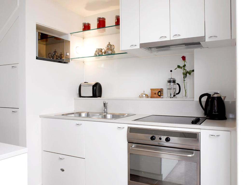 Andre'S Mews Aparthotel เมลเบิร์น ภายนอก รูปภาพ