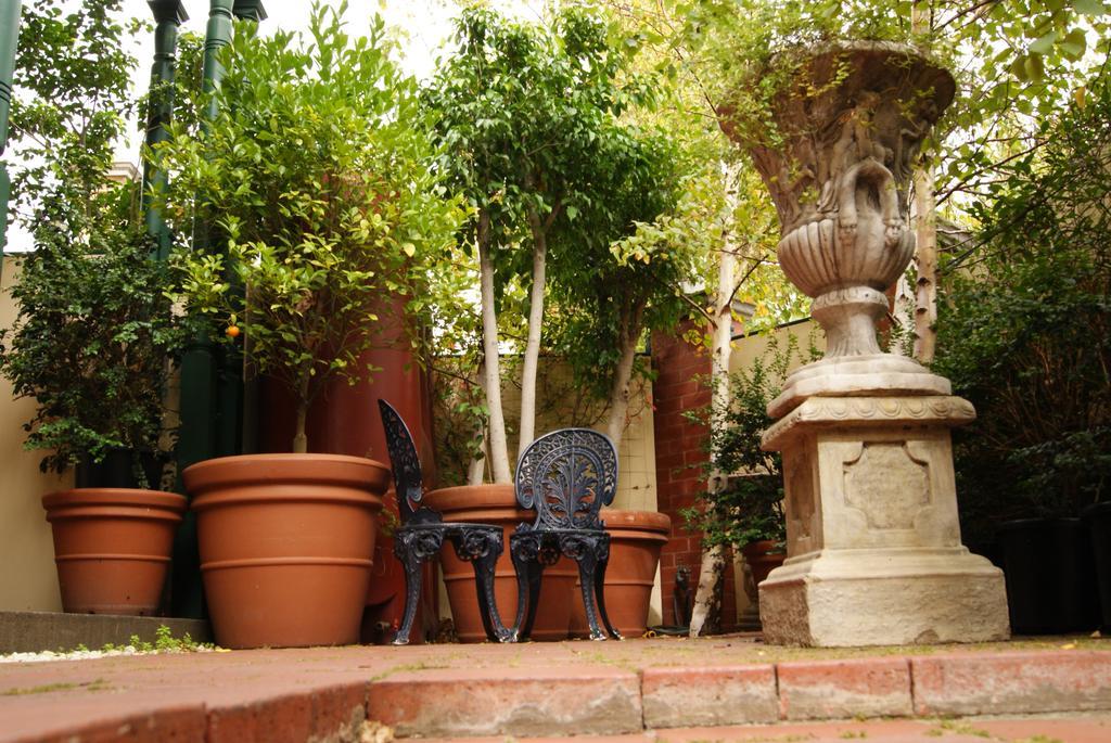 Andre'S Mews Aparthotel เมลเบิร์น ภายนอก รูปภาพ