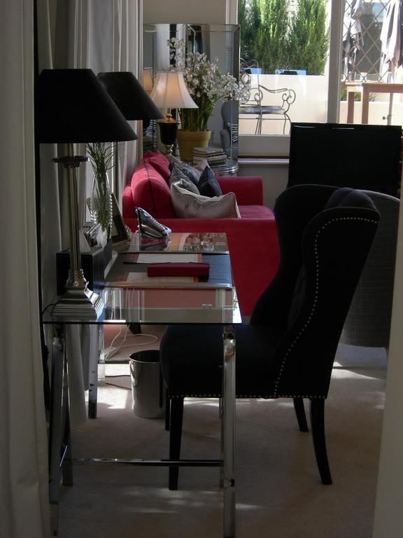 Andre'S Mews Aparthotel เมลเบิร์น ภายนอก รูปภาพ