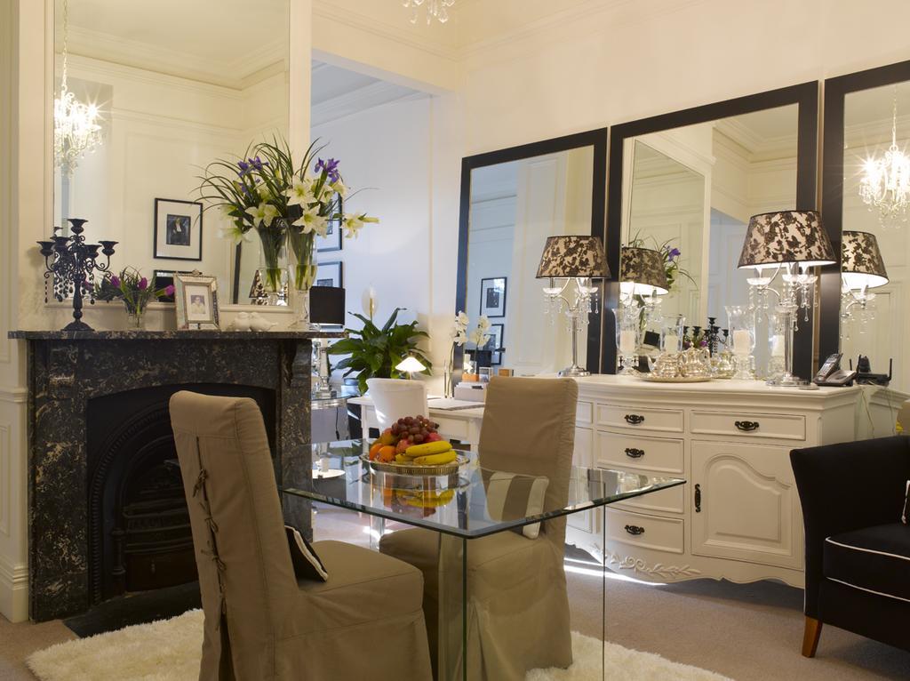 Andre'S Mews Aparthotel เมลเบิร์น ภายนอก รูปภาพ