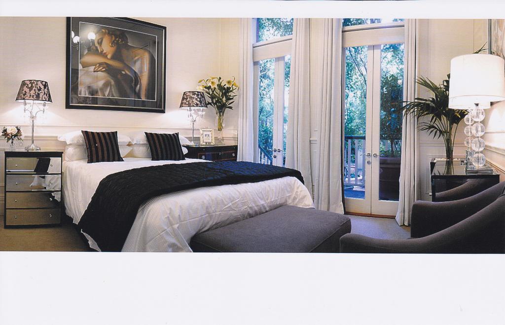 Andre'S Mews Aparthotel เมลเบิร์น ภายนอก รูปภาพ