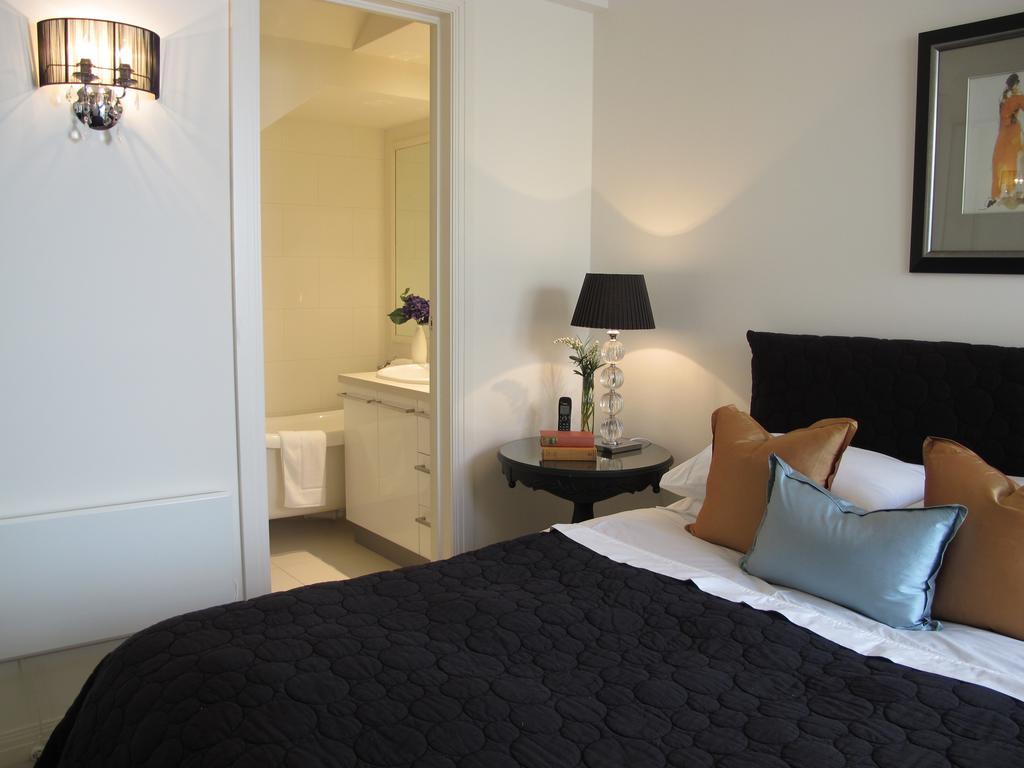 Andre'S Mews Aparthotel เมลเบิร์น ภายนอก รูปภาพ