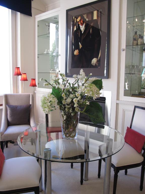 Andre'S Mews Aparthotel เมลเบิร์น ห้อง รูปภาพ