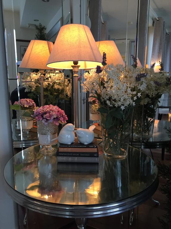 Andre'S Mews Aparthotel เมลเบิร์น ภายนอก รูปภาพ