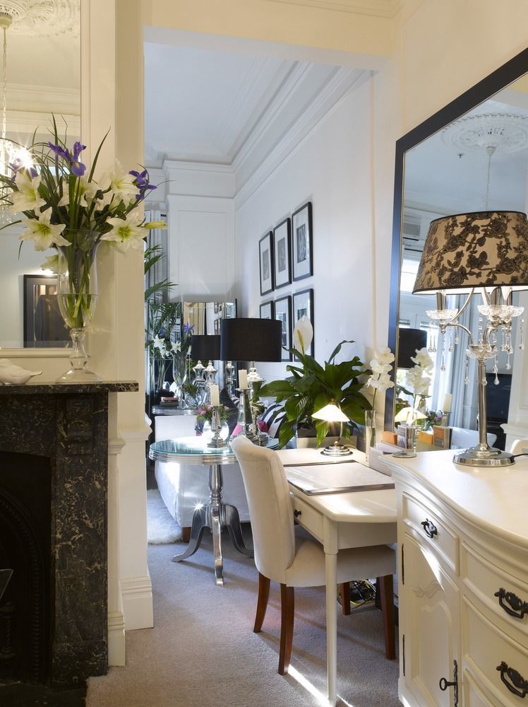Andre'S Mews Aparthotel เมลเบิร์น ภายนอก รูปภาพ