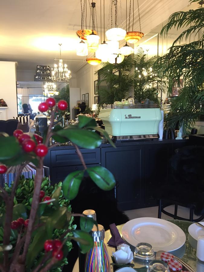 Andre'S Mews Aparthotel เมลเบิร์น ภายนอก รูปภาพ