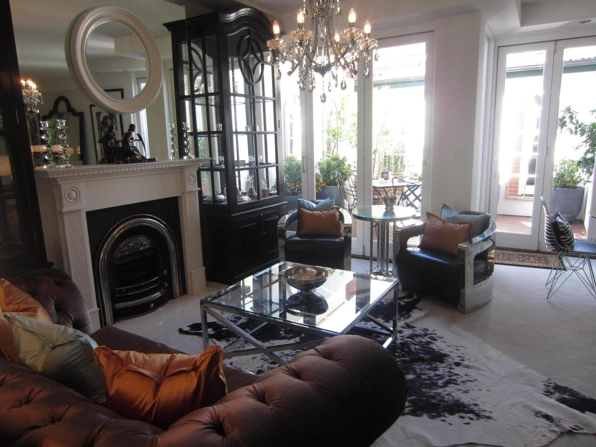Andre'S Mews Aparthotel เมลเบิร์น ภายนอก รูปภาพ