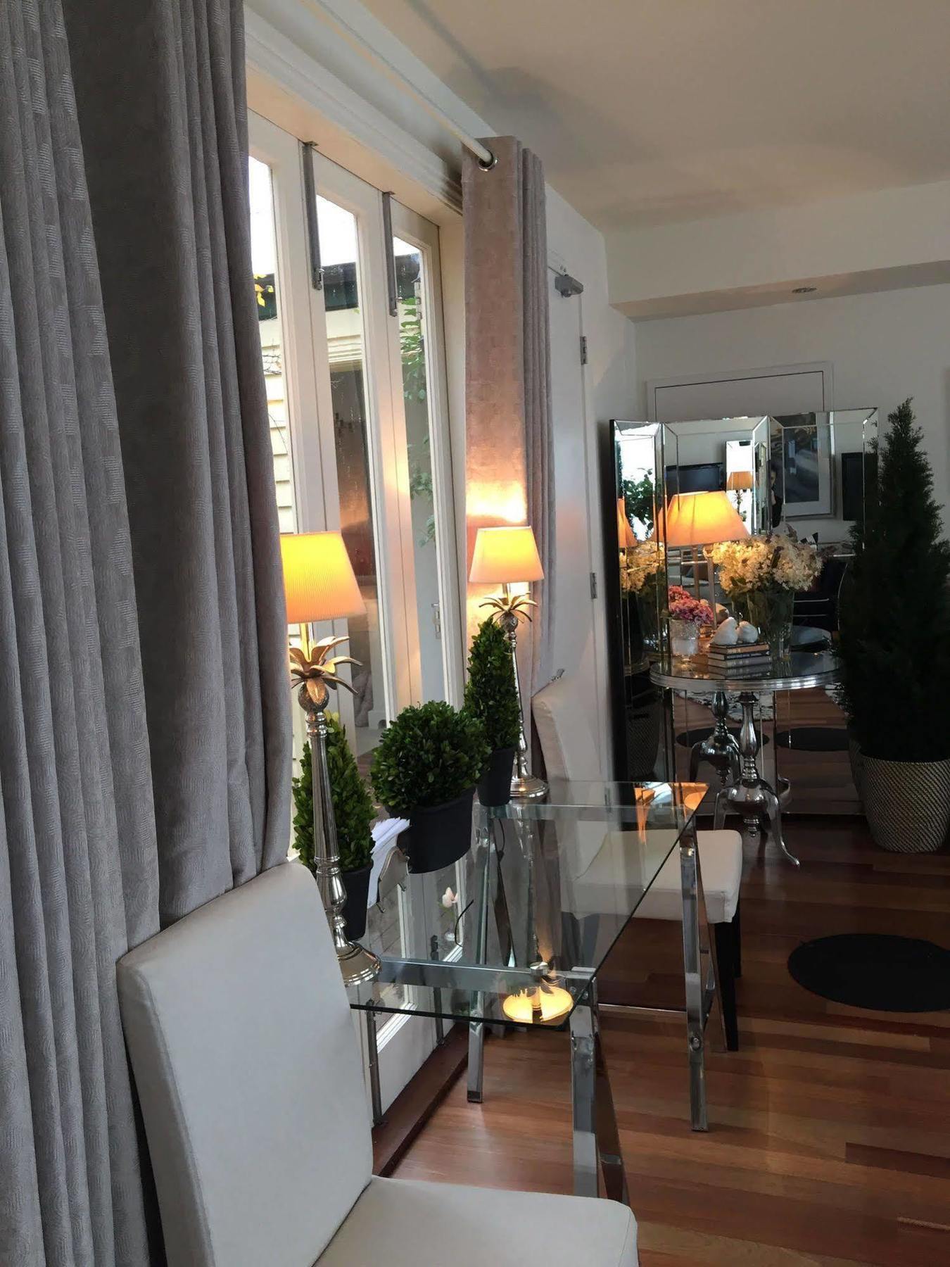 Andre'S Mews Aparthotel เมลเบิร์น ภายนอก รูปภาพ