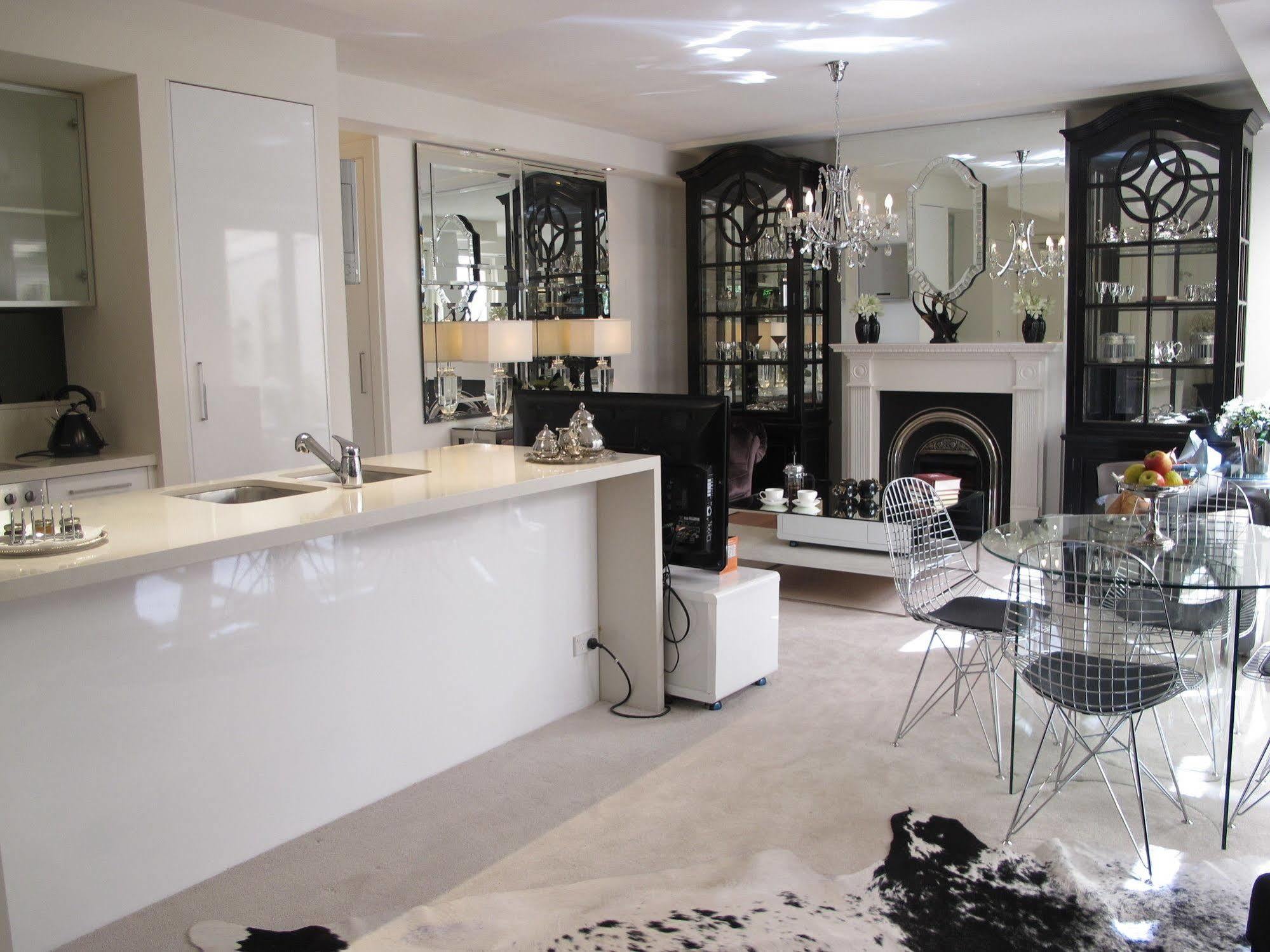 Andre'S Mews Aparthotel เมลเบิร์น ภายนอก รูปภาพ