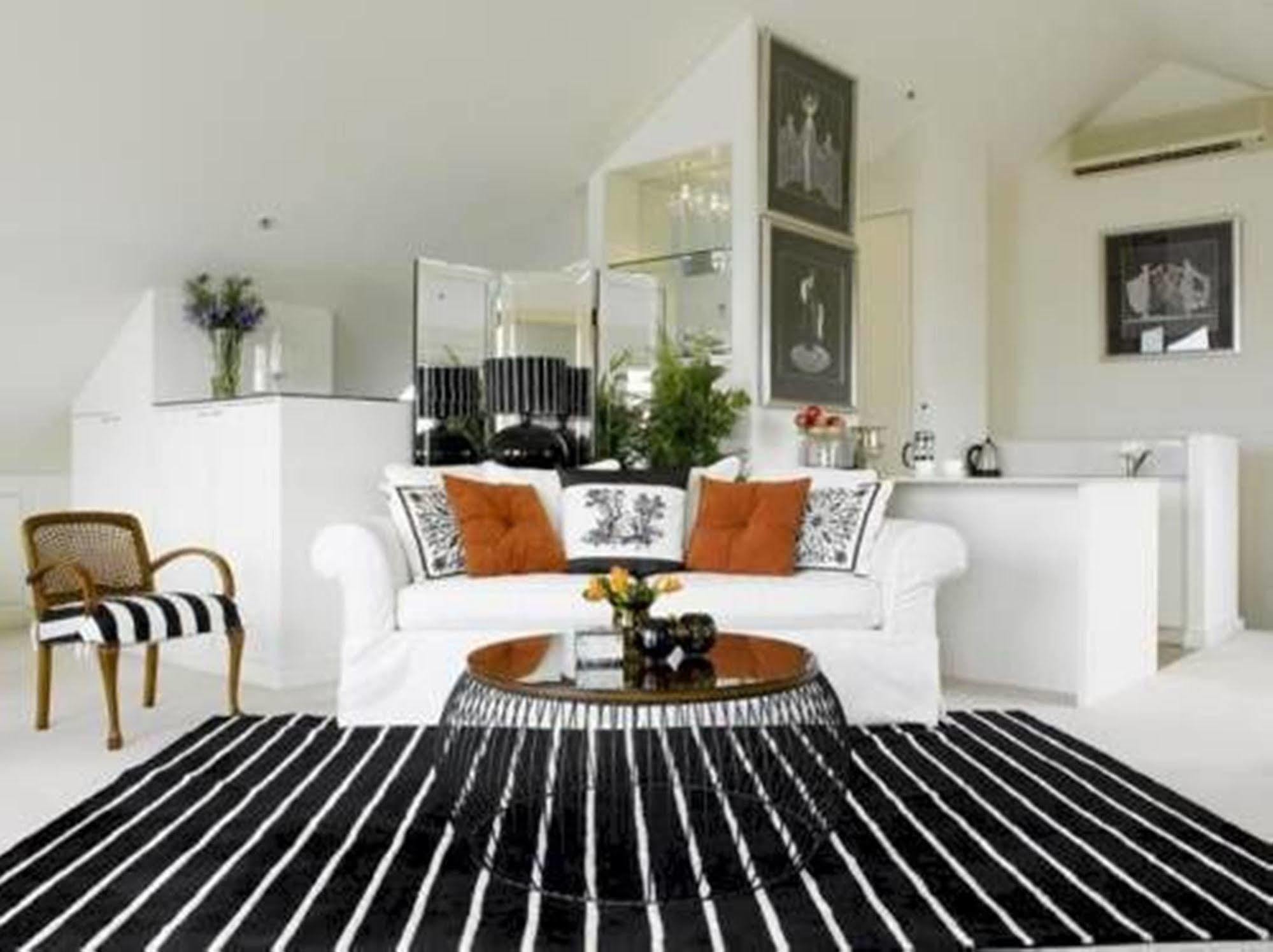 Andre'S Mews Aparthotel เมลเบิร์น ภายนอก รูปภาพ