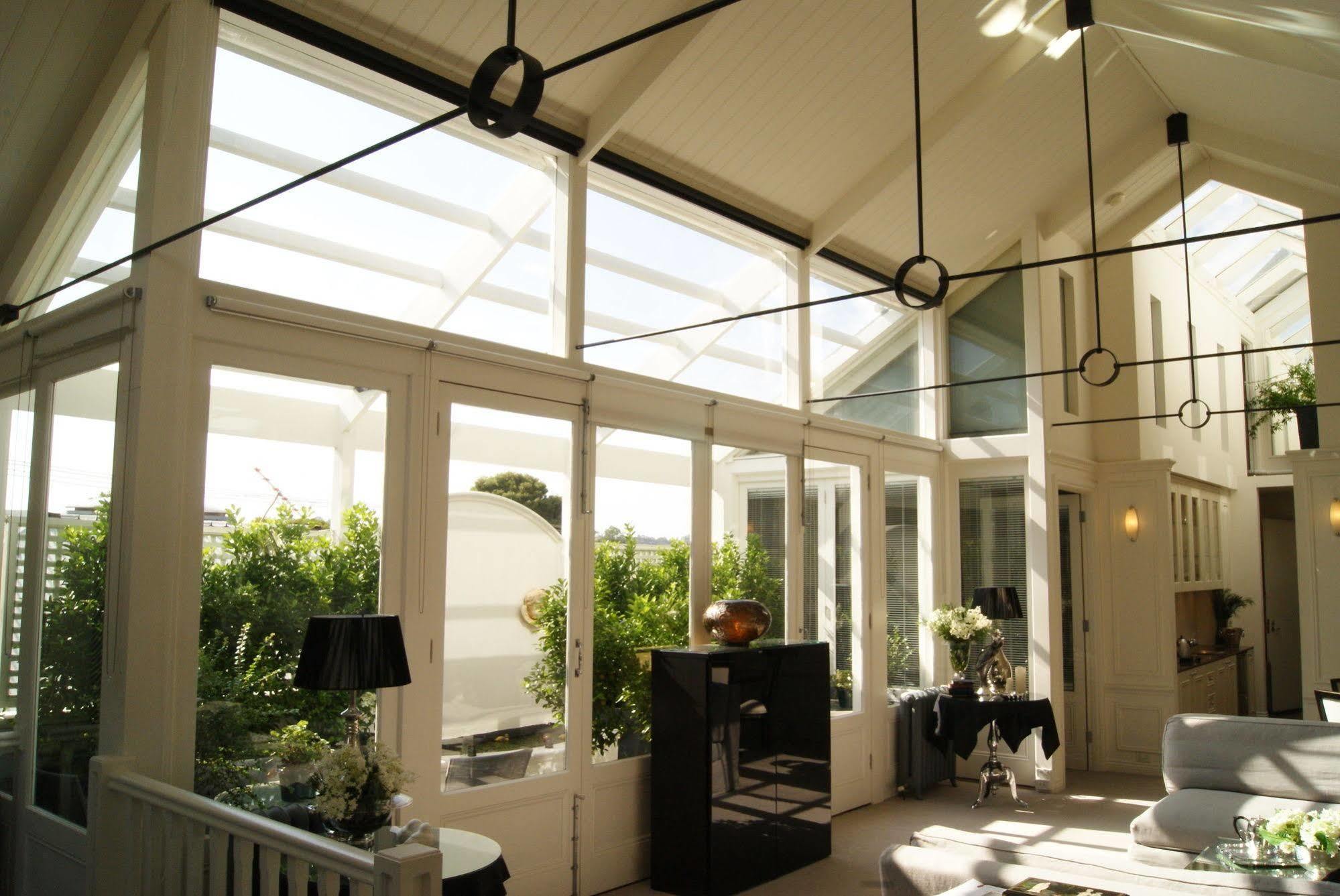 Andre'S Mews Aparthotel เมลเบิร์น ภายนอก รูปภาพ